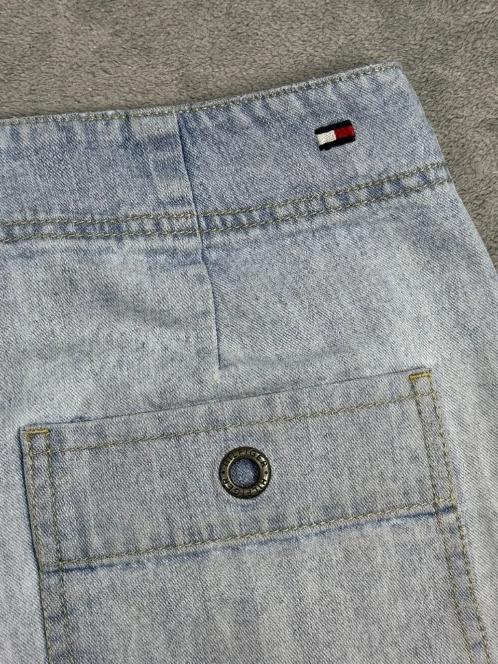 Y2K 2000s Tommy Hilfiger Low Rise Jorts Womens 6 Distressed Grunge Light Wash